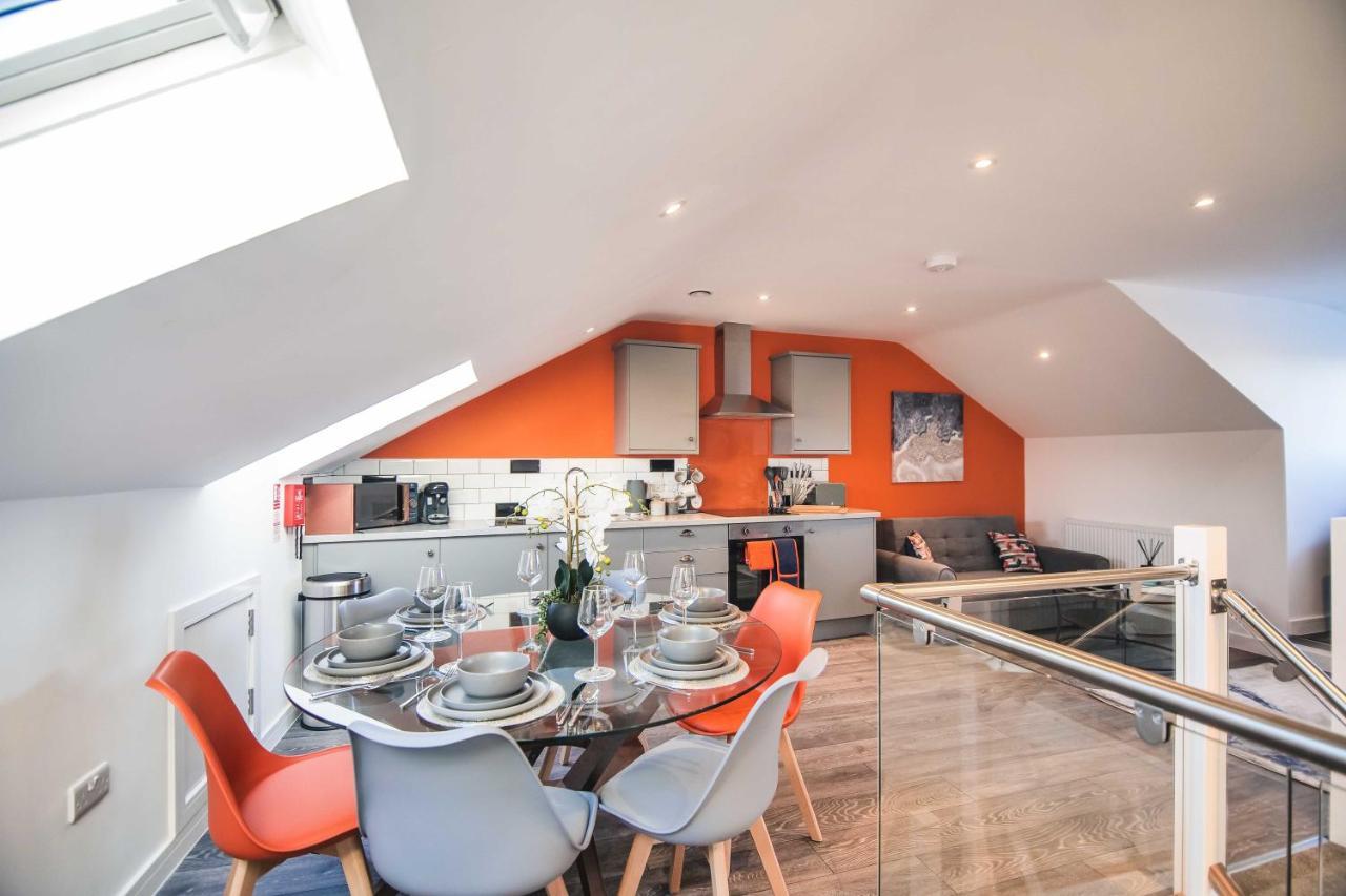 Crescent Apartment *